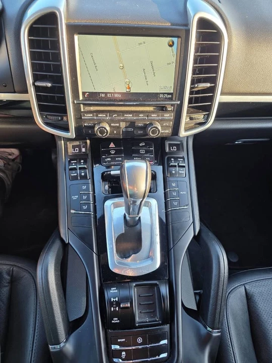 2016 Porsche 958 Cayenne - Image 14 of 18