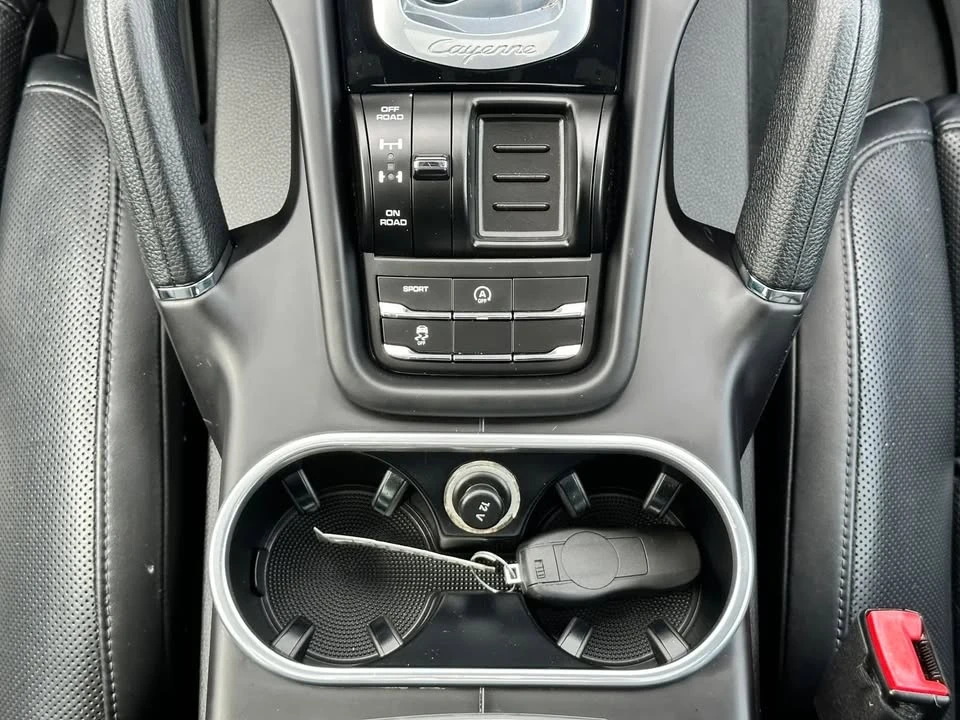 2016 Porsche 958 Cayenne - Image 16 of 20