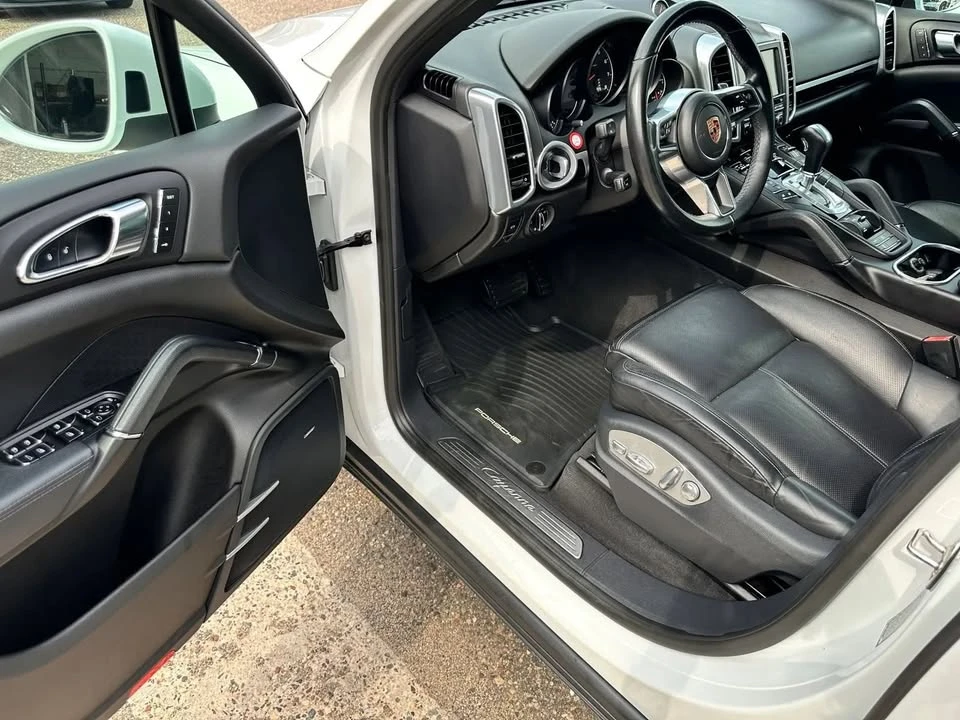 2016 Porsche 958 Cayenne - Image 9 of 20