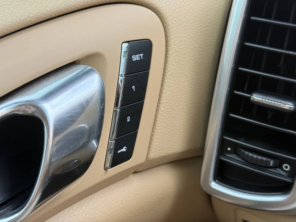 2016 Porsche 958 Cayenne - Image 19 of 20