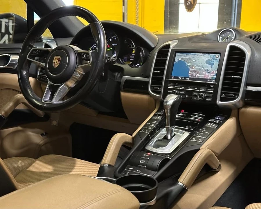 2016 Porsche 958 Cayenne - Image 15 of 17