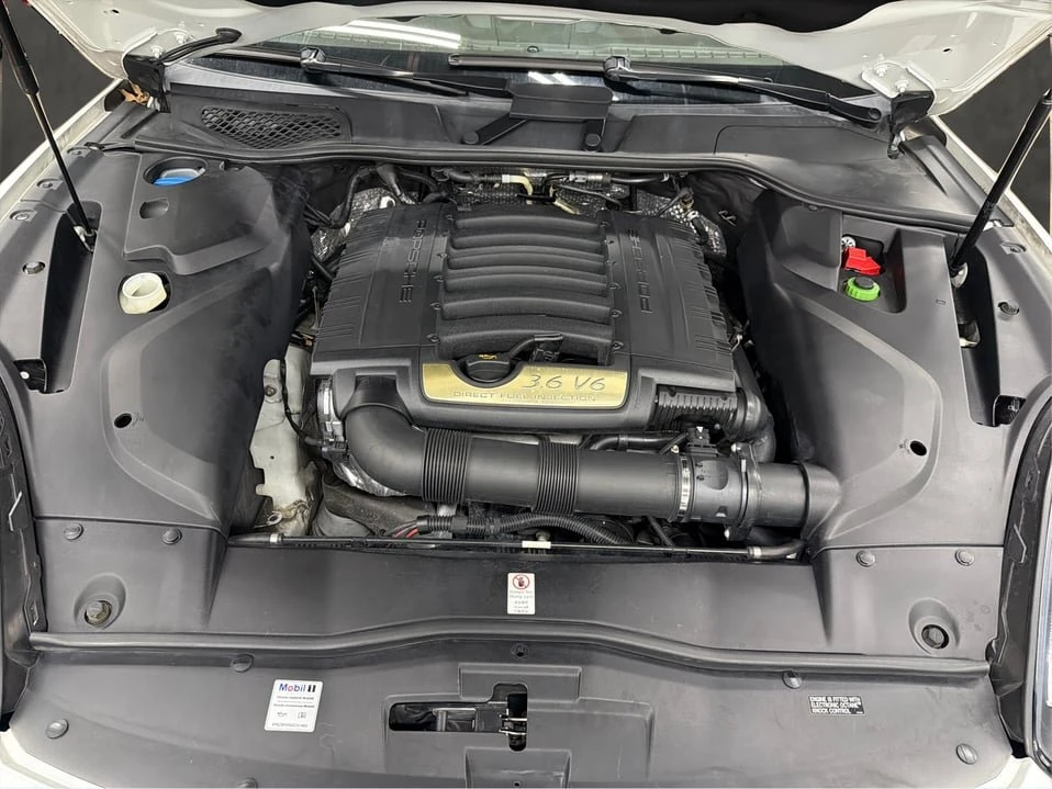 2016 Porsche 958 Cayenne - Image 9 of 20