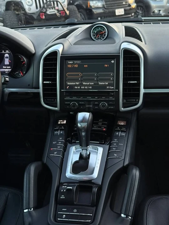 2016 Porsche 958 Cayenne - Image 16 of 18