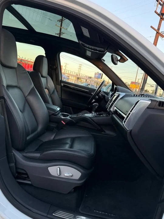 2016 Porsche 958 Cayenne - Image 12 of 18