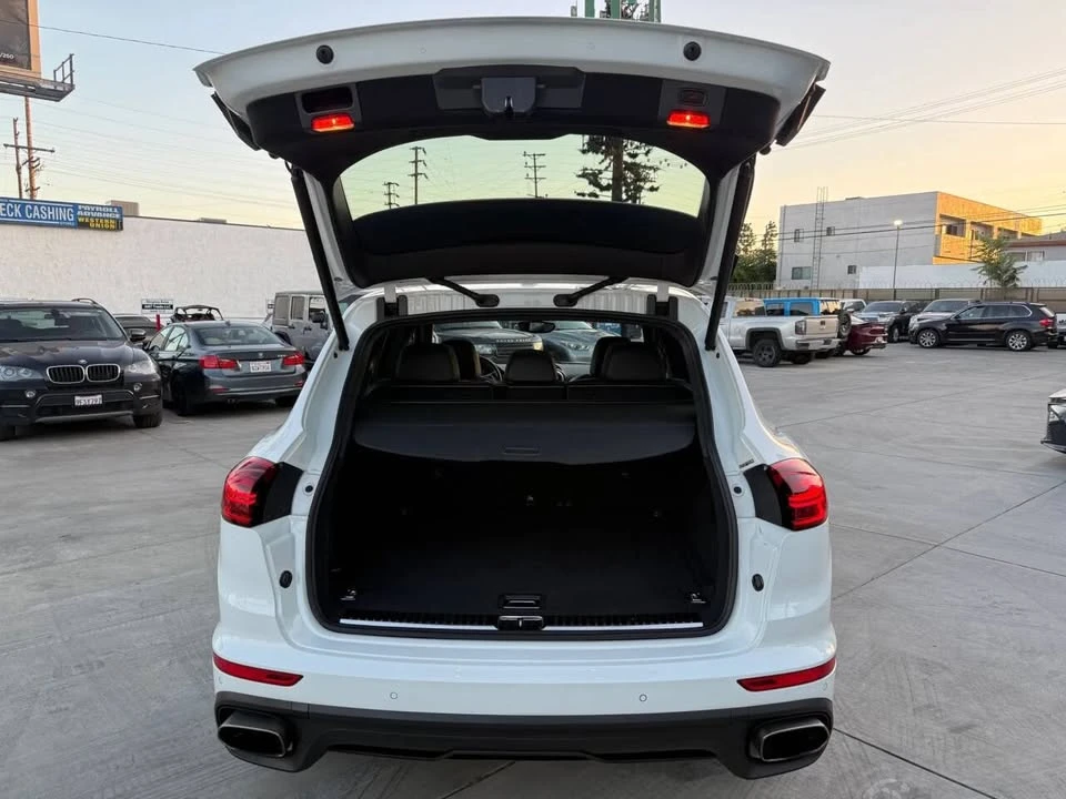 2016 Porsche 958 Cayenne - Image 11 of 18