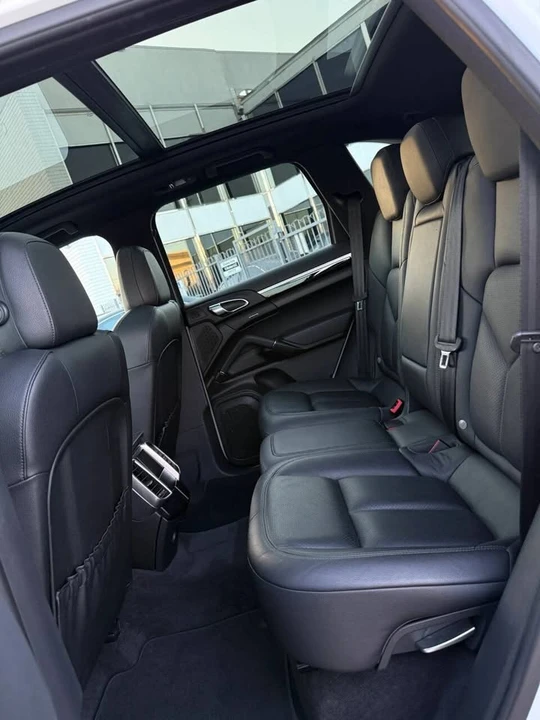 2016 Porsche 958 Cayenne - Image 10 of 18