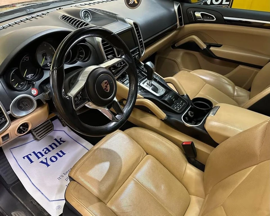 2016 Porsche 958 Cayenne - Image 9 of 17