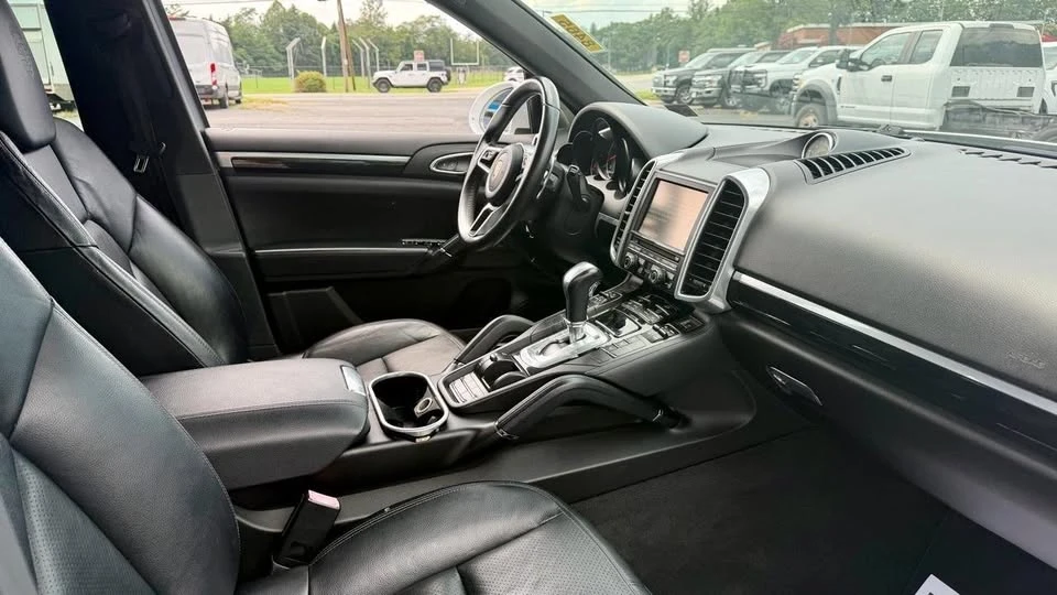 2016 Porsche 958 Cayenne - Image 11 of 20