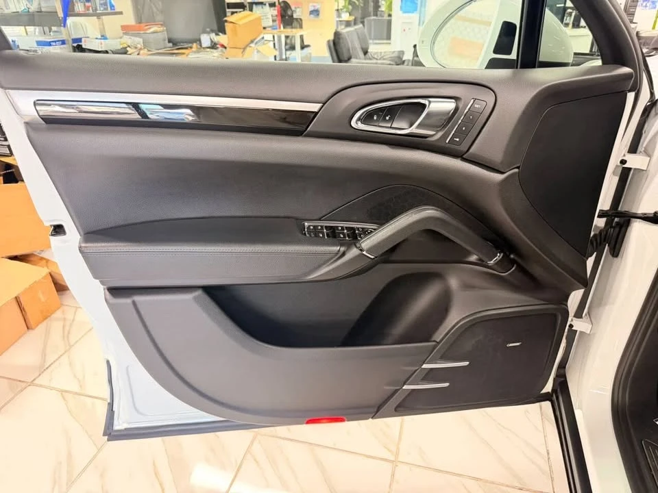 2016 Porsche 958 Cayenne - Image 10 of 20