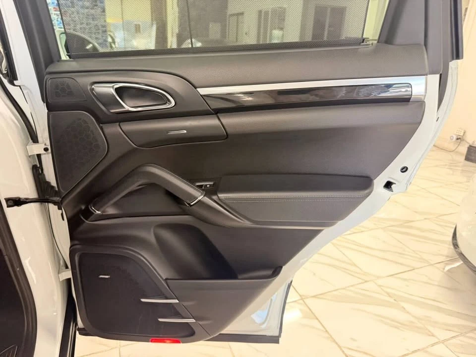 2016 Porsche 958 Cayenne - Image 14 of 20