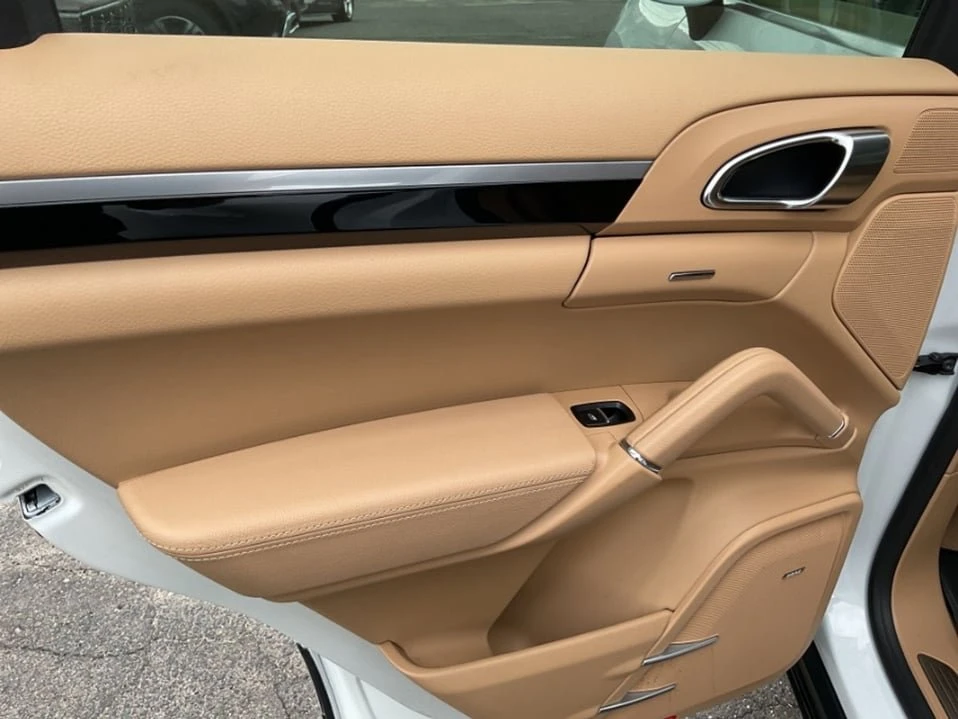 2016 Porsche 958 Cayenne - Image 12 of 20