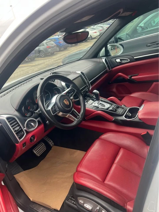 2016 Porsche 958 Cayenne - Image 2 of 6
