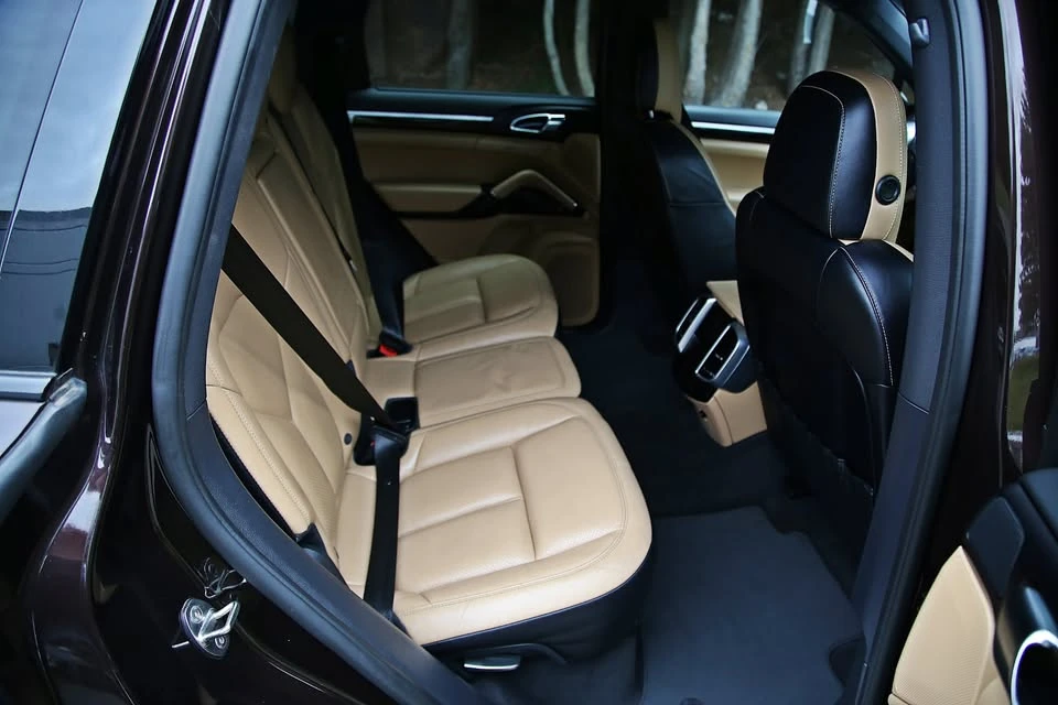 2016 Porsche 958 Cayenne - Image 13 of 20