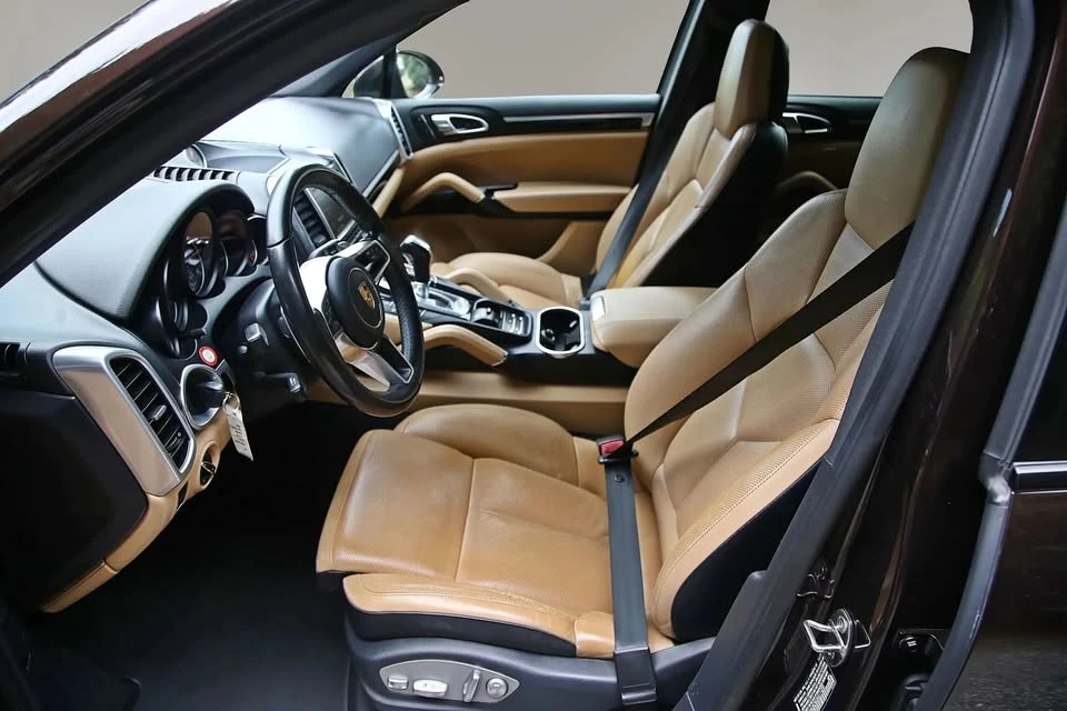 2016 Porsche 958 Cayenne - Image 13 of 20