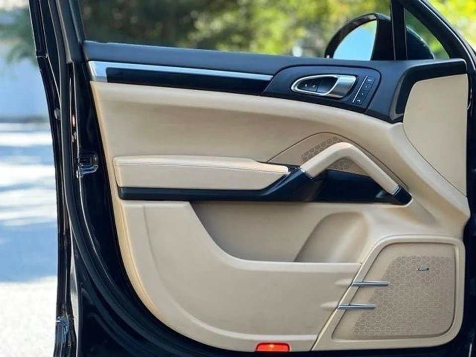 2016 Porsche 958 Cayenne - Image 10 of 20