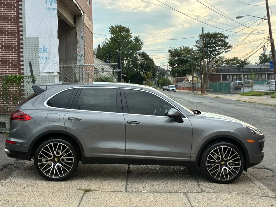 2016 Porsche 958 Cayenne - Image 9 of 17