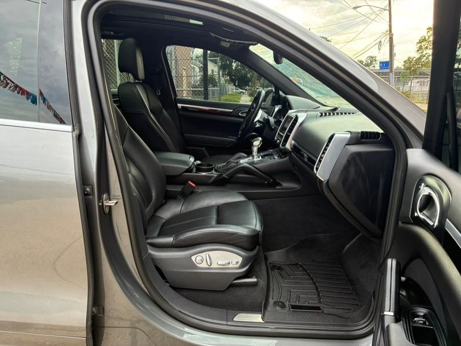 2016 Porsche 958 Cayenne - Image 14 of 17
