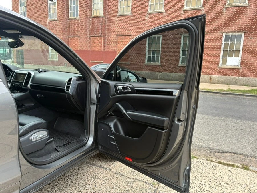 2016 Porsche 958 Cayenne - Image 15 of 17