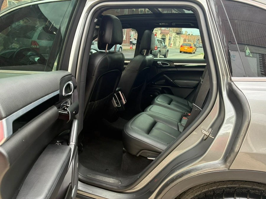2016 Porsche 958 Cayenne - Image 10 of 17