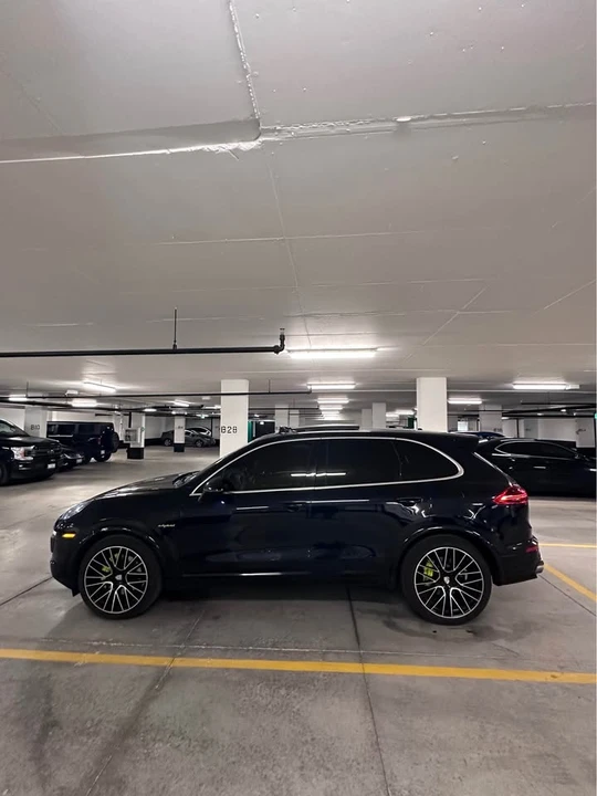 2016 Porsche 958 Cayenne - Image 2 of 8