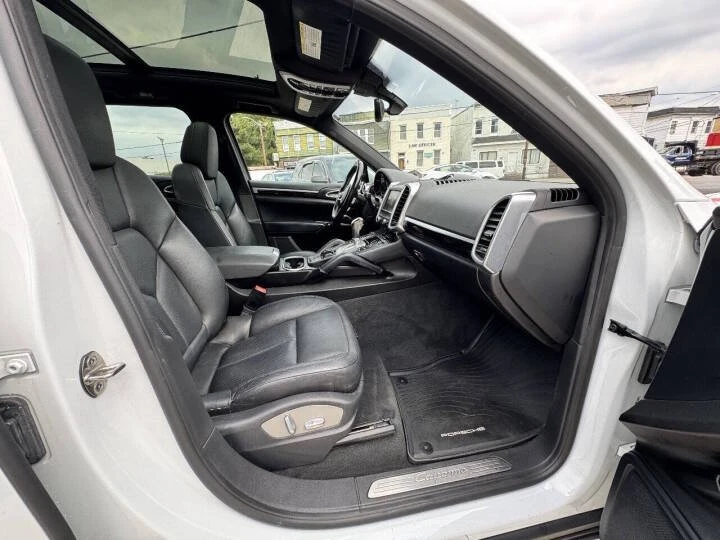 2016 Porsche 958 Cayenne - Image 6 of 8