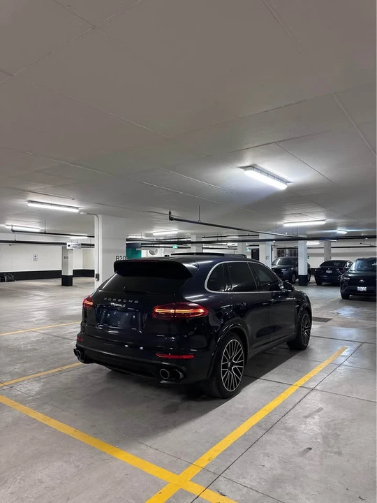 2016 Porsche 958 Cayenne - Image 3 of 8
