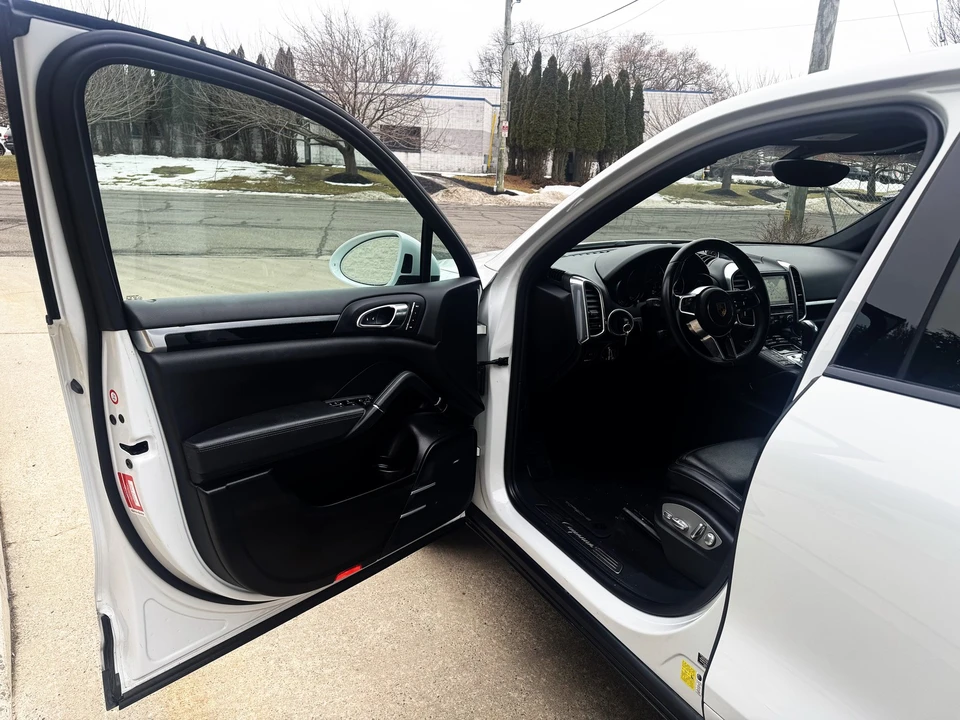 2016 Porsche 958 Cayenne - Image 10 of 21