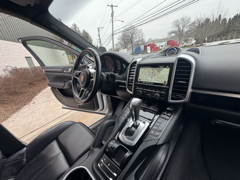 2016 Porsche - Image 28 of 31