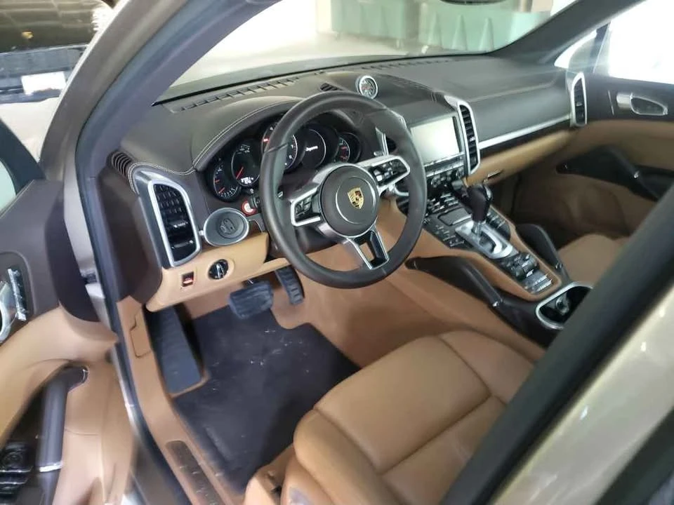 2016 Porsche 958 Cayenne - Image 2 of 3