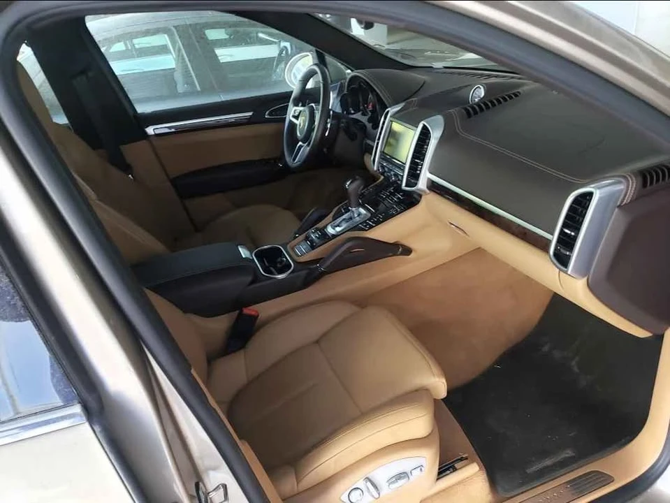 2016 Porsche 958 Cayenne - Image 3 of 3