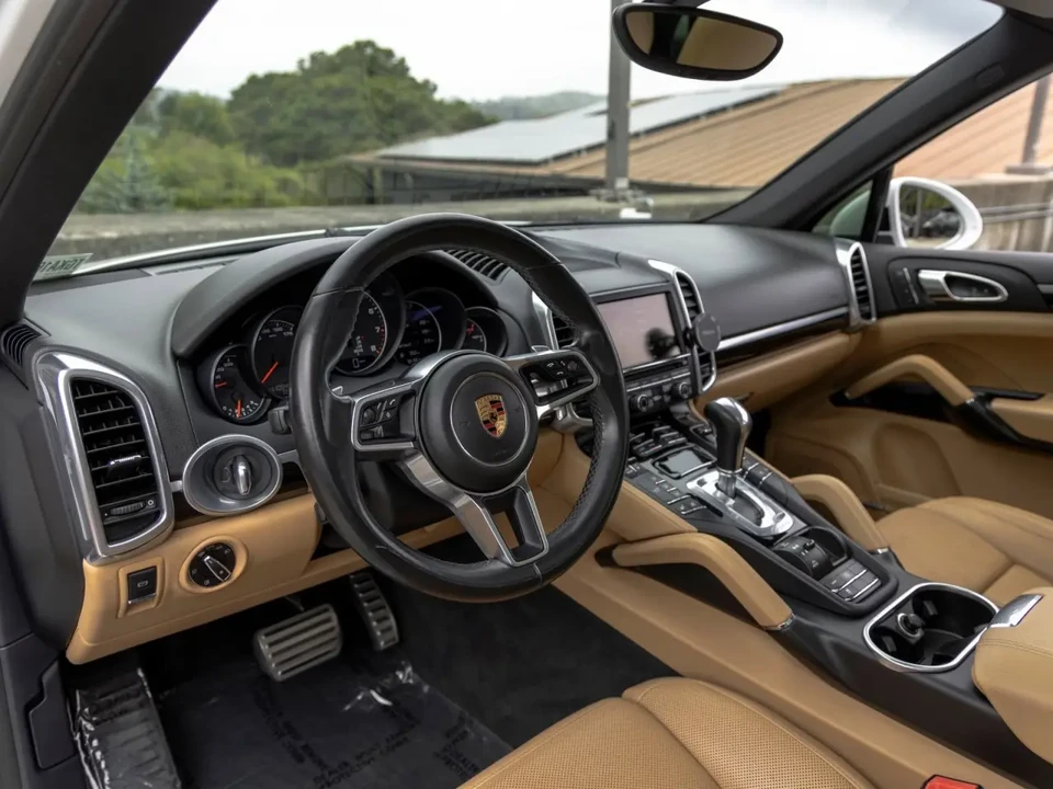 2016 Porsche 958 Cayenne - Image 4 of 5