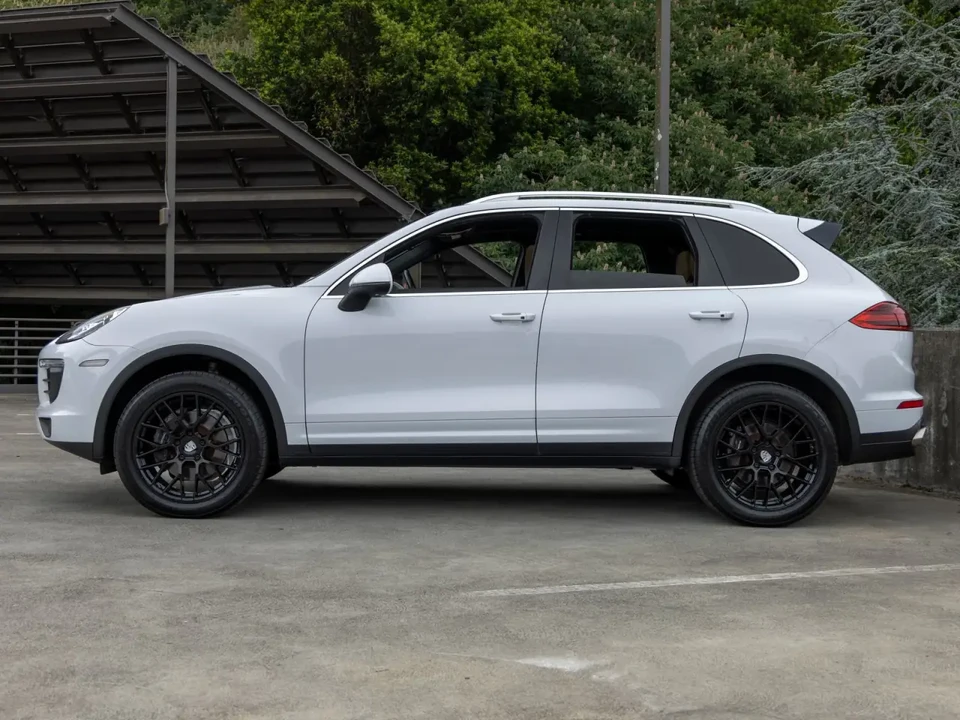 2016 Porsche 958 Cayenne - Image 2 of 5