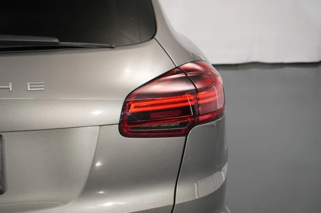 2016 Porsche - Image 15 of 31