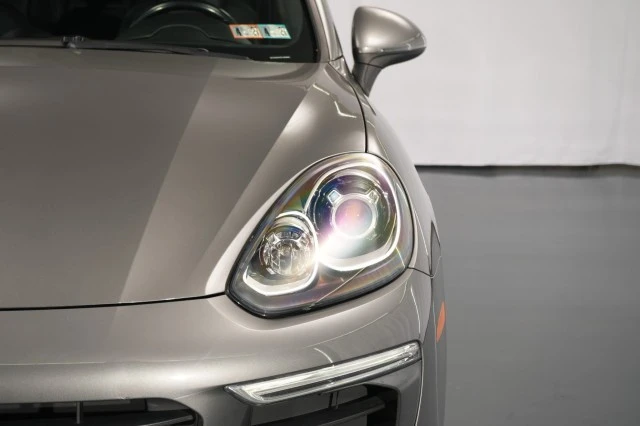 2016 Porsche - Image 6 of 31