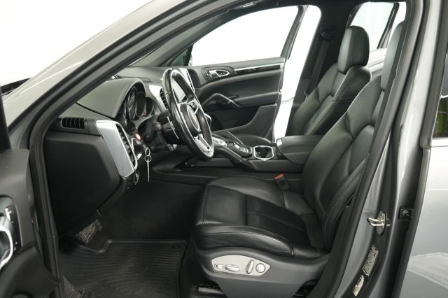 2016 Porsche - Image 30 of 31
