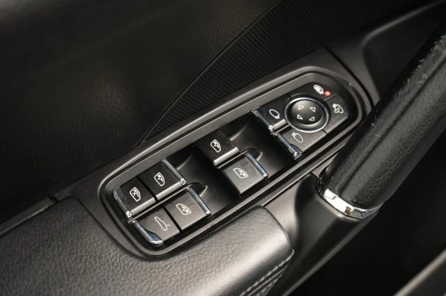 2016 Porsche - Image 28 of 31