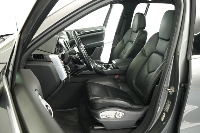 2016 Porsche - Image 29 of 31
