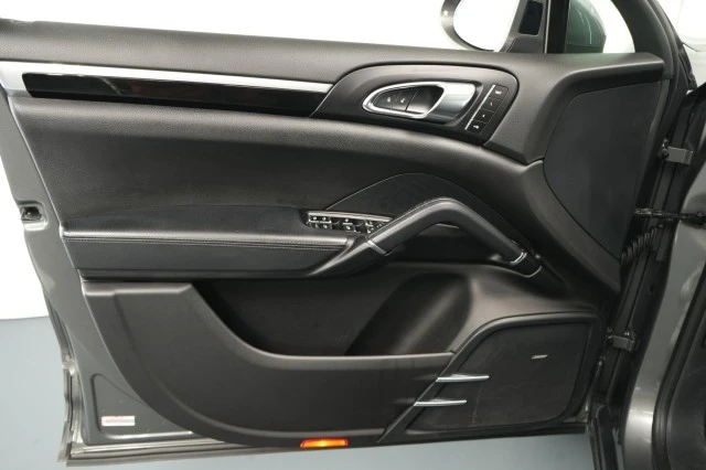 2016 Porsche - Image 26 of 31