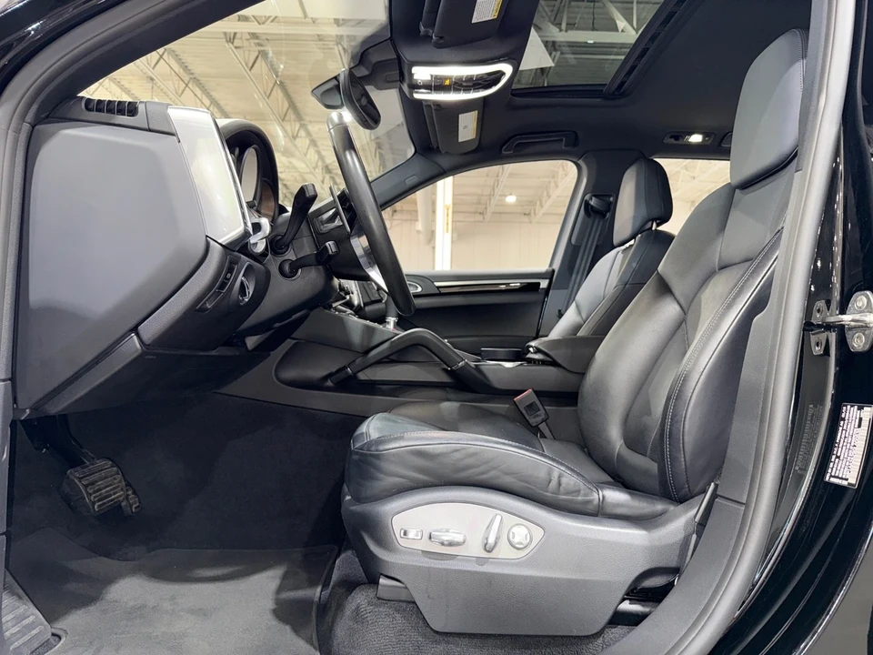 2016 Porsche 958 Cayenne - Image 10 of 12