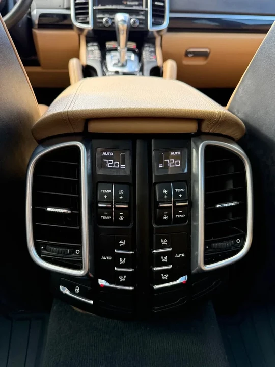 2016 Porsche 958 Cayenne S - Image 11 of 17