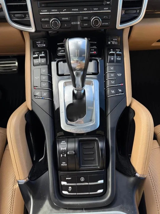 2016 Porsche 958 Cayenne S - Image 13 of 17