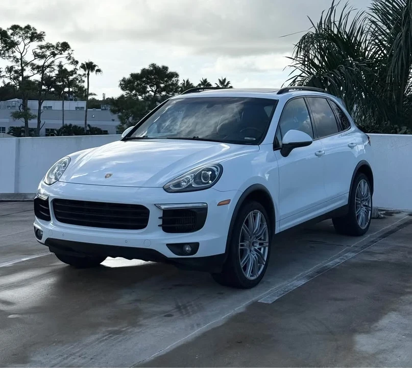 2016 Porsche 958 Cayenne S - Image 3 of 17