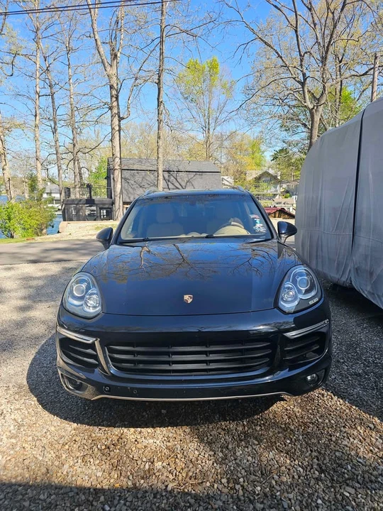2016 Porsche 958 Cayenne S - Image 2 of 10