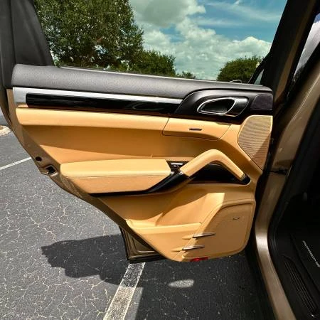 2016 Porsche 958 Cayenne S - Image 12 of 18