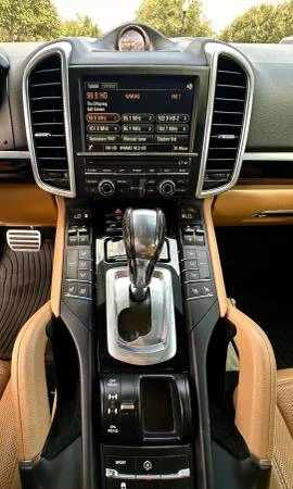 2016 Porsche 958 Cayenne S - Image 9 of 18