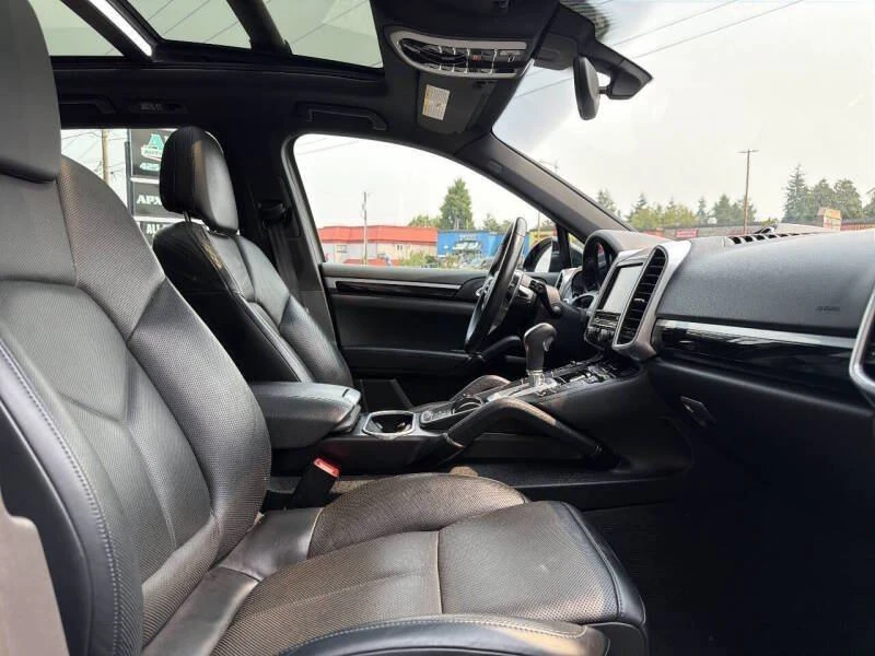 2016 Porsche 958 Cayenne S - Image 16 of 19