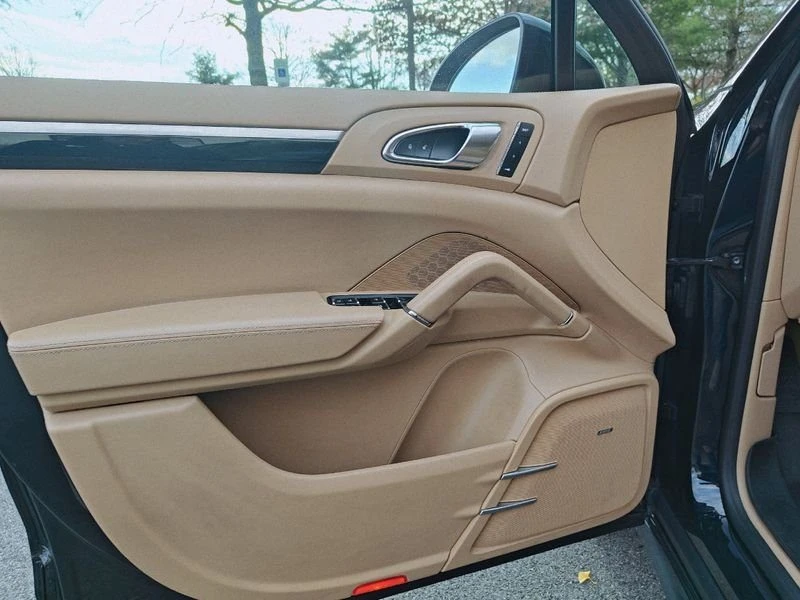 2016 Porsche 958 Cayenne S - Image 15 of 18