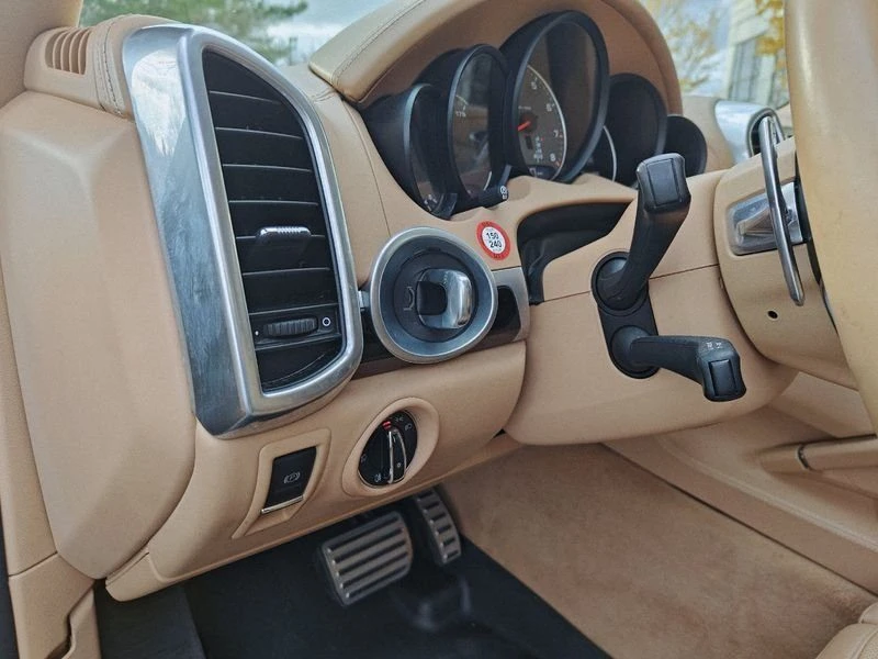 2016 Porsche 958 Cayenne S - Image 16 of 18