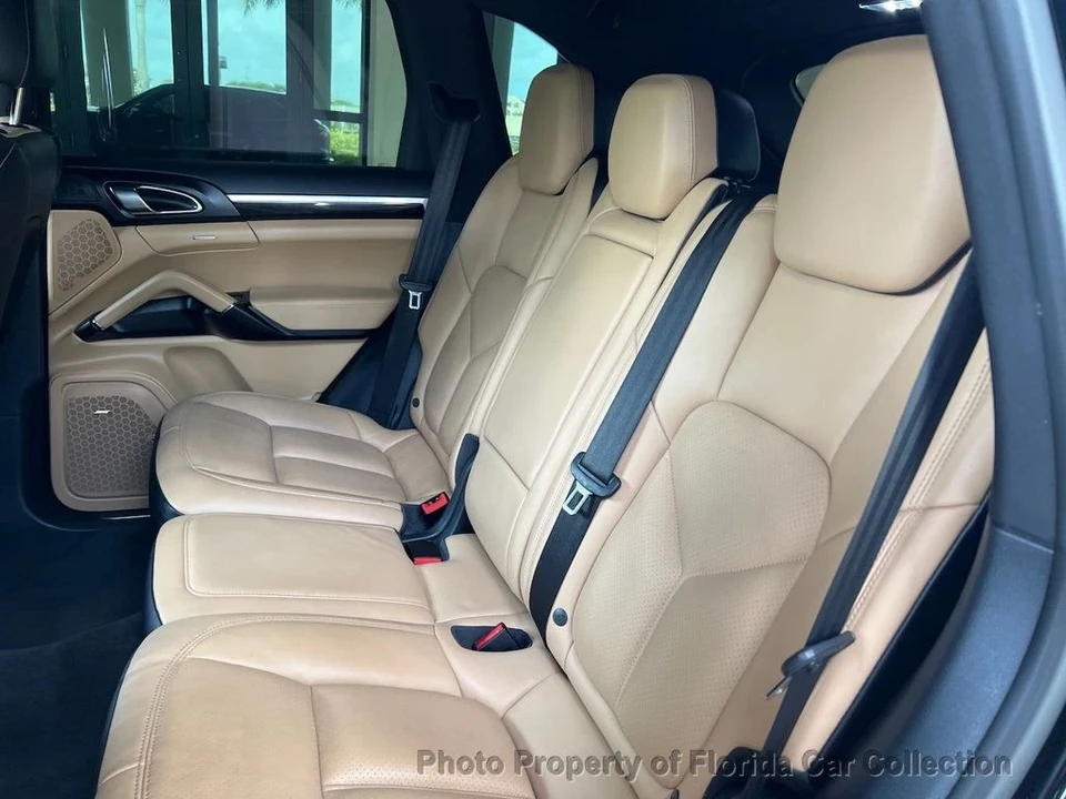 2016 Porsche 958 Cayenne S - Image 10 of 12