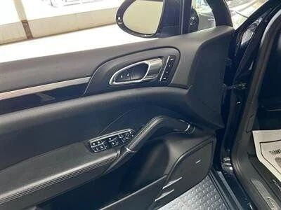 2016 Porsche 958 Cayenne S - Image 13 of 20